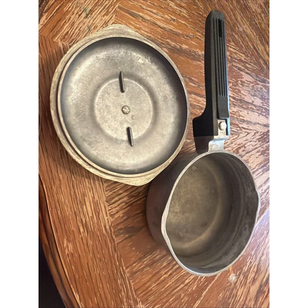 Vintage Magnalite GHC Sauce Pan 1 Quart Aluminum Bakelite Handle Pour Spouts Lid